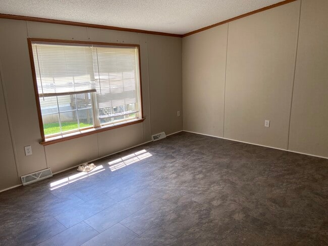 Building Photo - 216 Silver Rd Rental