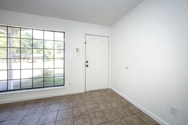 5612 Rose Dr