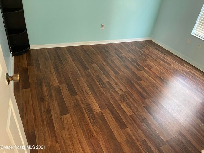 Photo - 649 Evergreen St NE