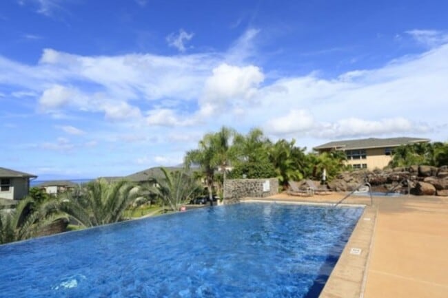 Building Photo - Gorgeous like new Premier condo in S. Kihei Unit 202