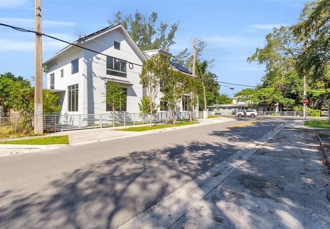 Photo - 3204 Plaza St