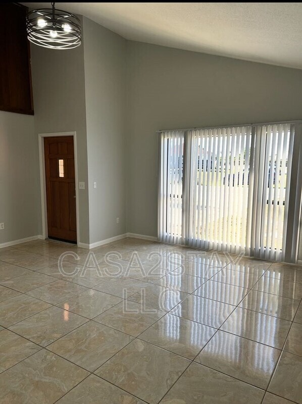 Building Photo - 7297-7297 Albany Rd Unit 1