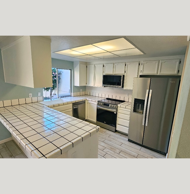 Photo - 675 Auburn Way