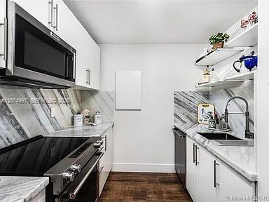 2625 Collins Ave Unit 212