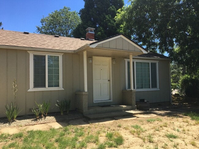 Building Photo - ~2 Bedroom House in Winston~