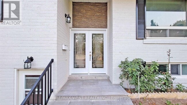 Photo - 360 Dixon Blvd