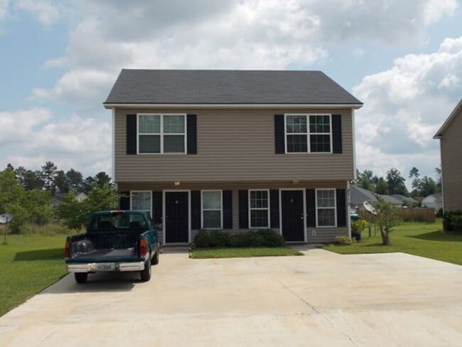 Building Photo - 2717 Pineview Dr Unit A Rental
