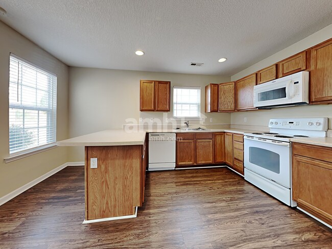 Photo - 508 Shoresbrook Rd