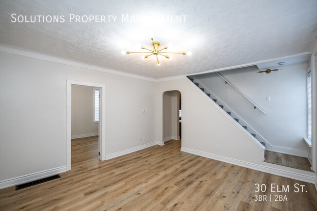 Photo - **Cute & Charming 3 Bedroom, 2 Bathroom Full House**