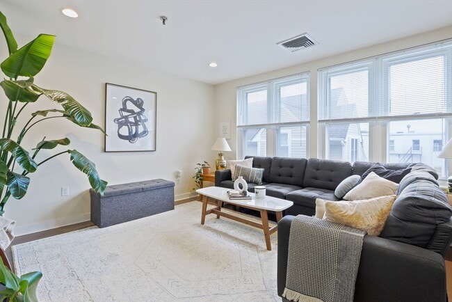 Building Photo - 126 Tudor St Unit G