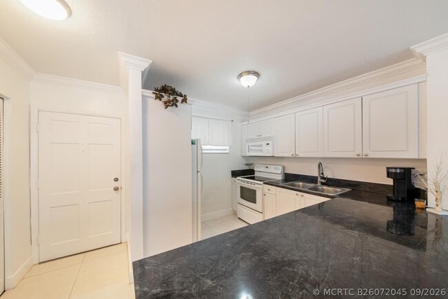 Photo - 2581 Garden Dr N Unit 206