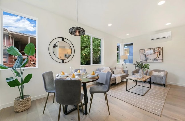 Photo - Modern & Tranquil Townhome in Seattle's Ce...