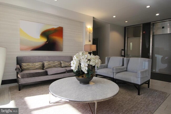 Building Photo - 1225 Martha Custis Dr Unit 801