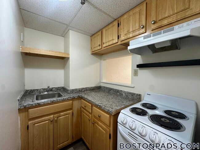 Building Photo - 62 Boylston St Rental