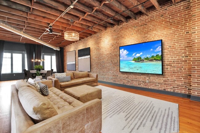 Photo - 271 S Front St