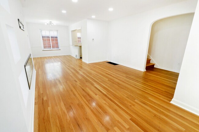 Living/dining room - 1524 Waltham Rd