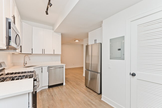 Photo - 2465 N Lincoln Ave Condo Unit 2