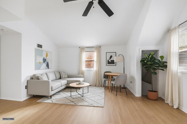 Building Photo - 689 2nd St Unit 2