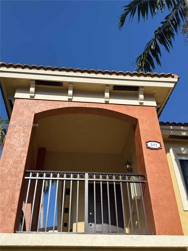 Photo - 930 NE 34th Ave Unidad 201