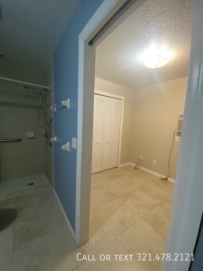 Photo - 611 Americana Blvd NE