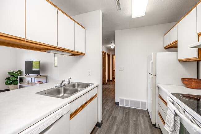 2BR, 2BA - 720-750 PIES2 - Forest Ridge