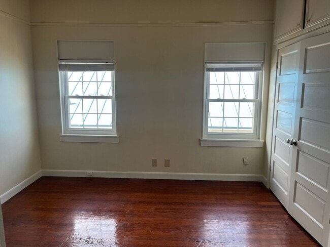 Photo - 815.5 Roosevelt Pl