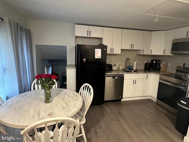 Photo - 1054 Avenue B