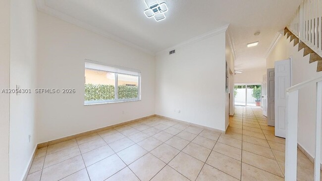Photo - 325 SW 36th Ave