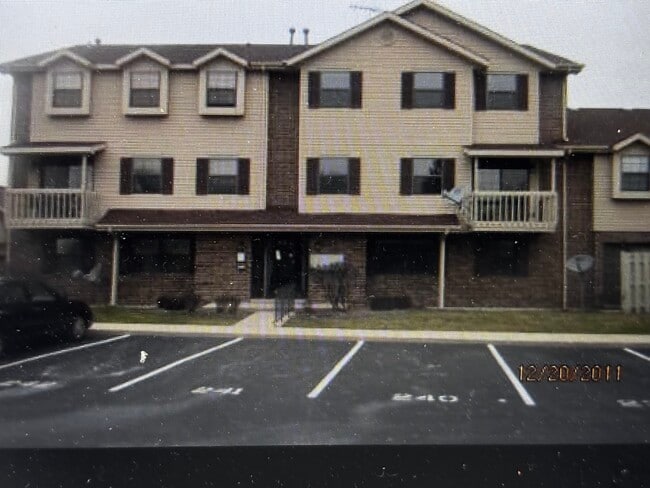 Building Photo - 353 S Whispering Hills Dr Unit B