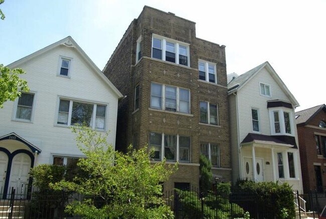 Building Photo - 2439 N Francisco Ave Unit 3