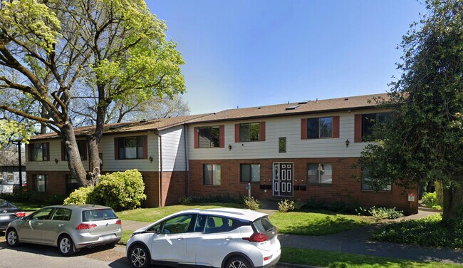 Exterior - 5902-5920 SE Milwaukie Ave