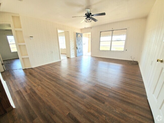 Building Photo - 615 FM 1466 Rental