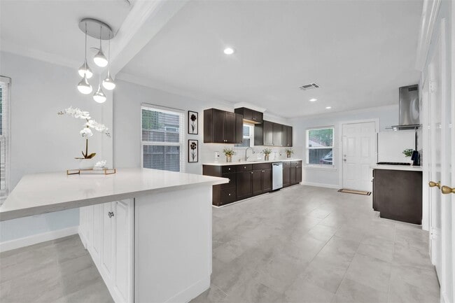 Building Photo - 2610 W Holcombe Blvd