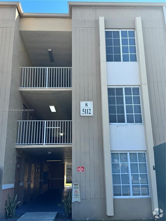 Building Photo - 5112 NW 79th Ave Unit 208 Rental