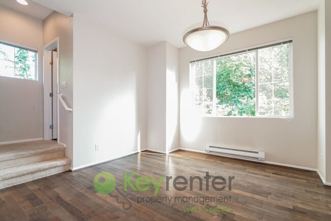 Photo - **Rent Special** Luxury 3-Bedroom with Pri...