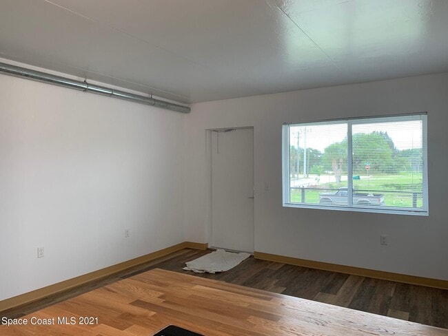 Building Photo - 2421 Stone St Unit 205