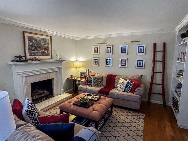 Photo - 236 Chippendale Cir