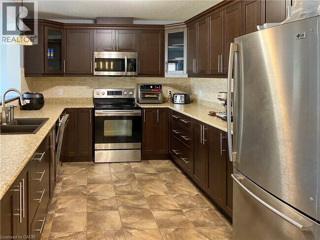Photo - 180 Huck Crescent