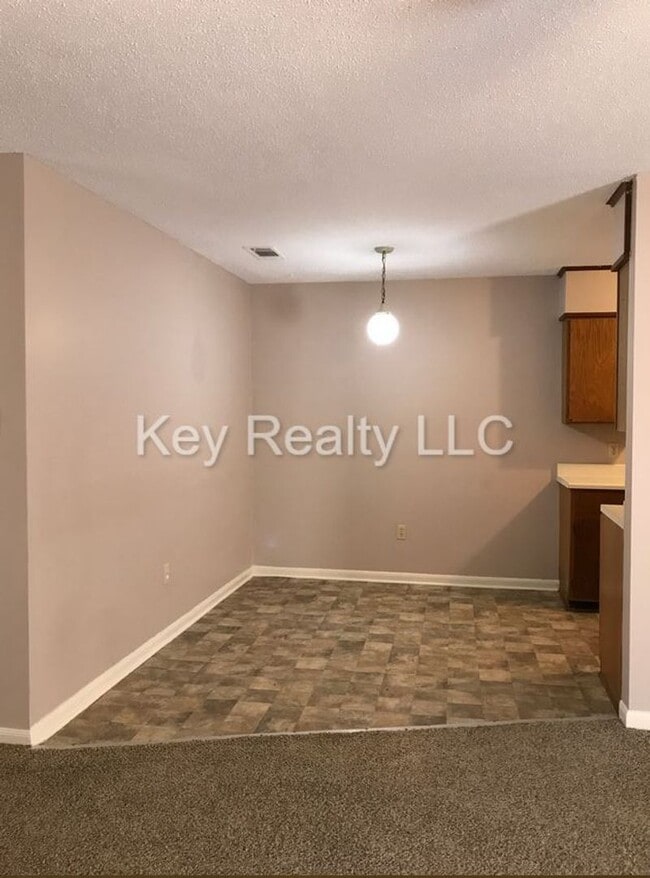 Photo - 602 - A Gary K - Pineville