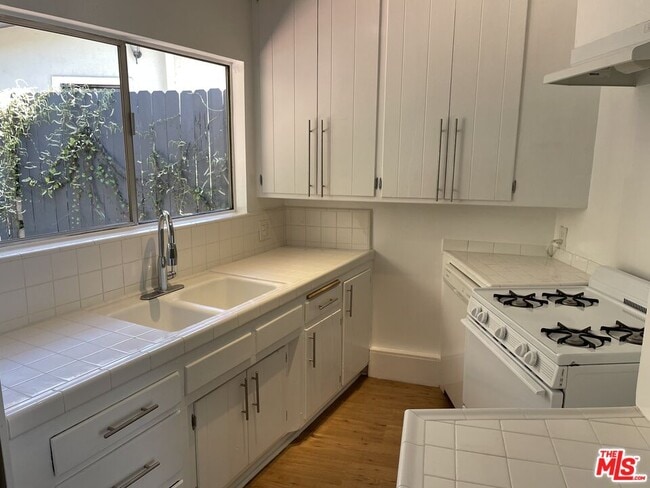 Photo - 2154 N Beverly Glen Blvd