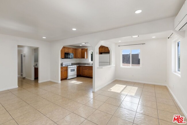 Photo - 145 E Gage Ave