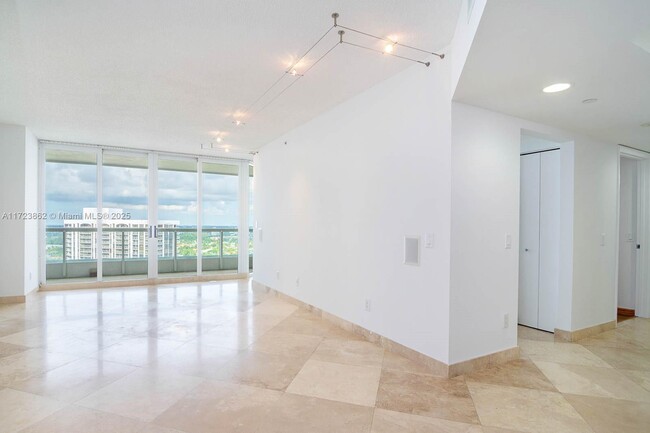 Photo - 21055 Yacht Club Dr Unidad # 2104 Rental