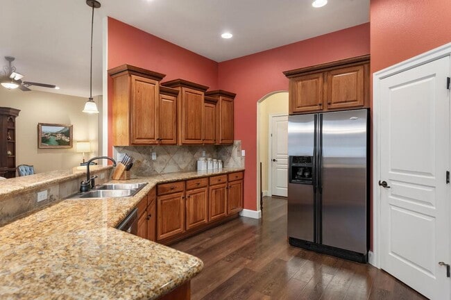 Building Photo - 3068 E Shadoweagle Dr