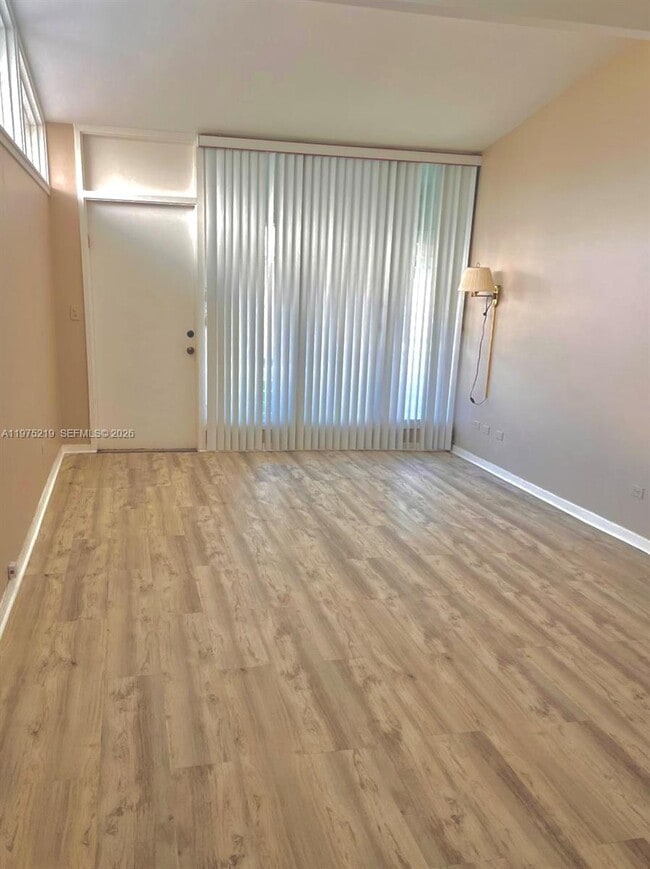 Building Photo - 1070 98th St Unit 16