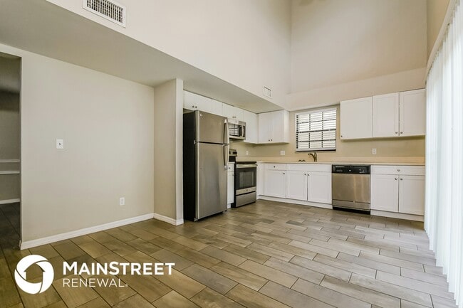 Photo - 604 Breezeway Ct