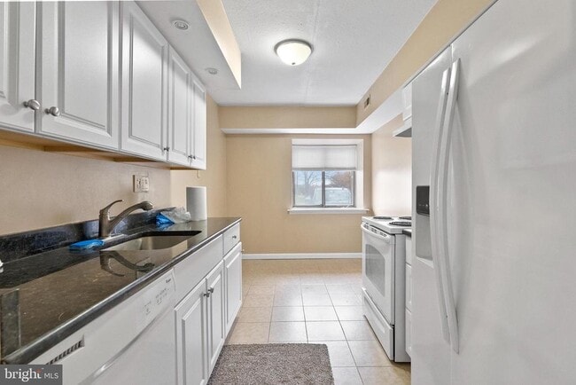 Photo - 211 James Ct