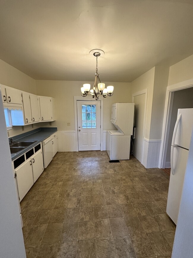 Photo - 605 E Shore Dr