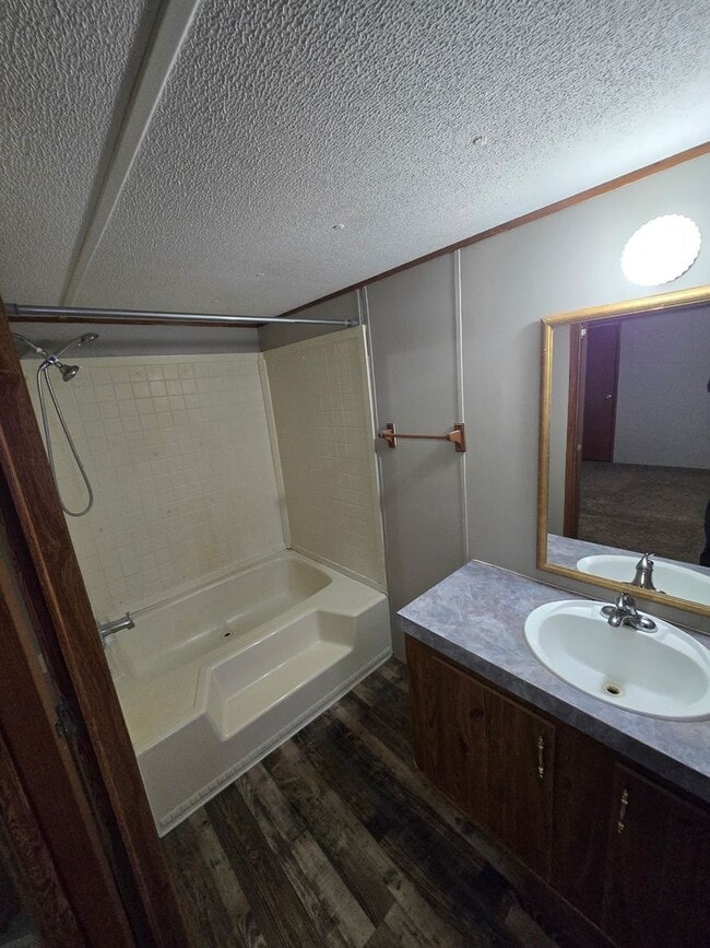 Photo - 3 Bed 2 Bath Mobile Home for rent in Middletown, MO!