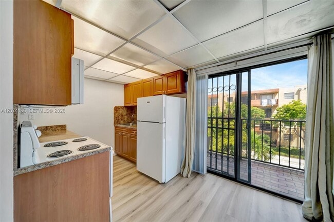 Photo - 777 SW 9th Ave Unit 301