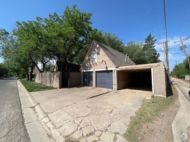 Building Photo - 3002 21st St Unit Rear Rental
